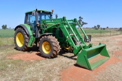 2008 John Deere 6630 with JD 741 loader (Tottenham clearing sale, lot 1)