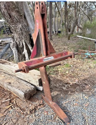 Jarrett single-tyne ripper with pipe layer, 3PL